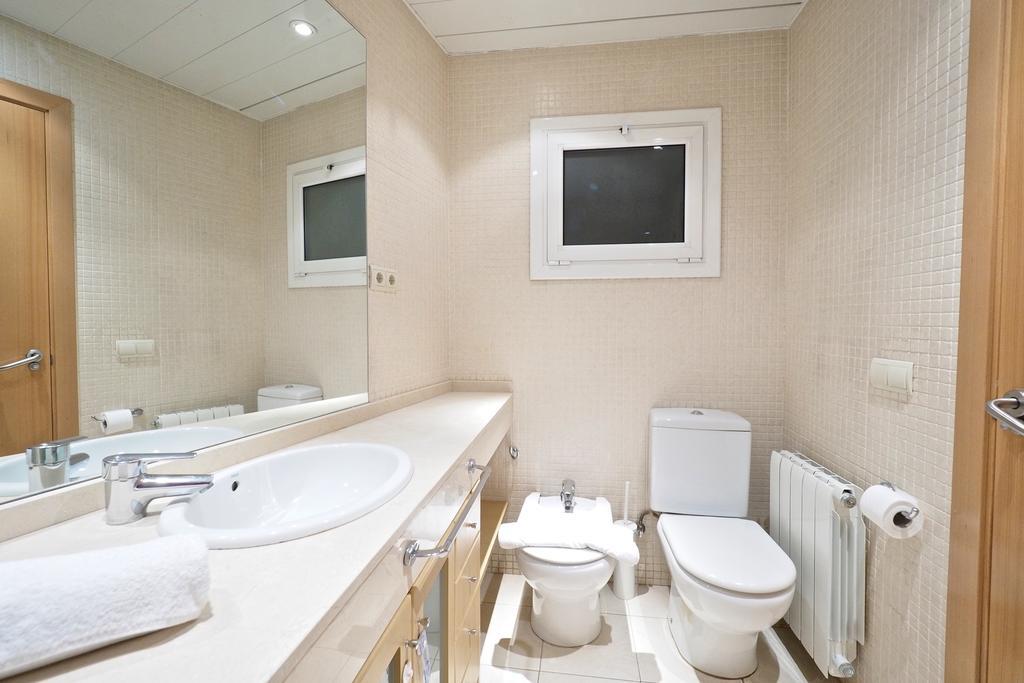 Suites Barcelona Park Gueell Bagian luar foto